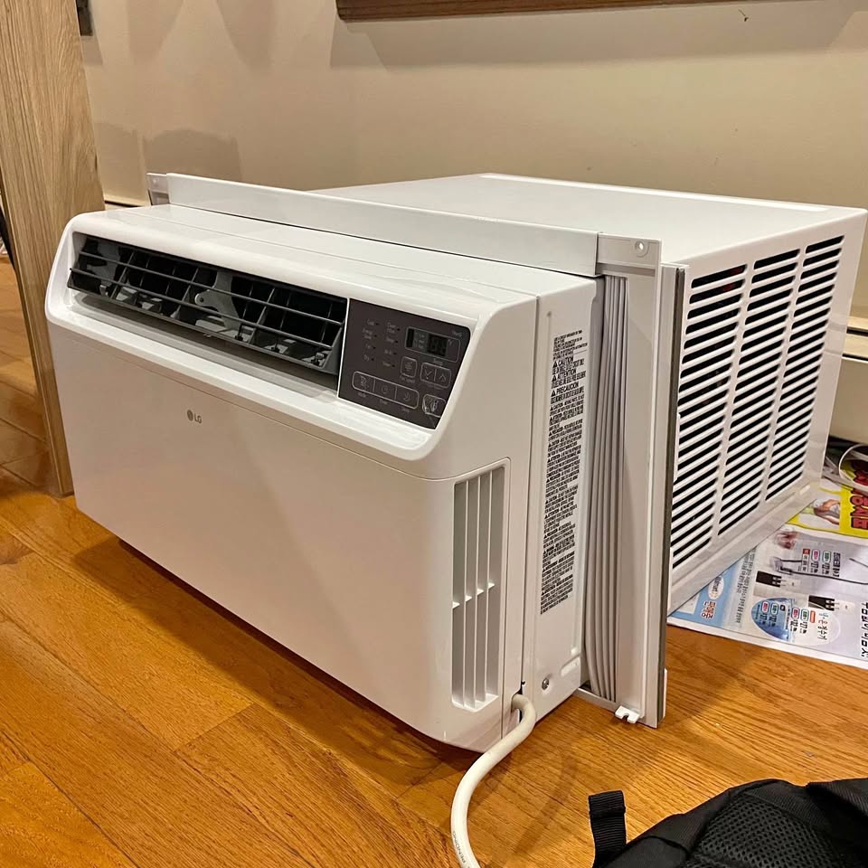 LG Air Conditioner (14,000 Btu)