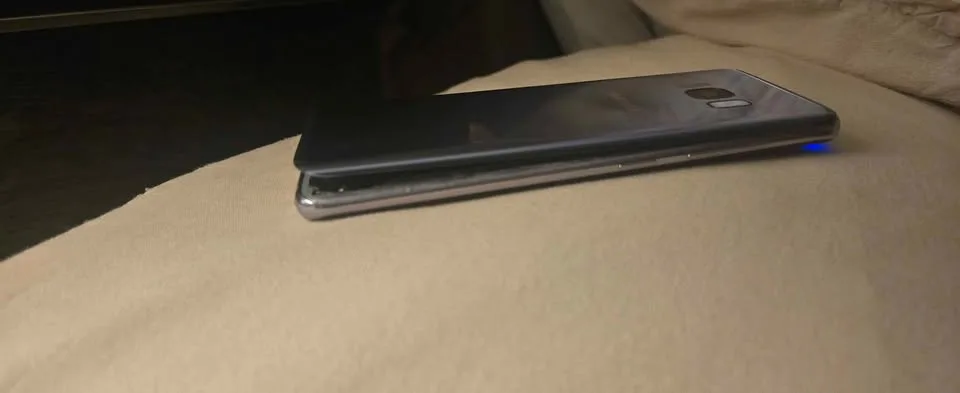 Samsung Galaxy s8 - 64gb - needs new back cover image indicator(4)