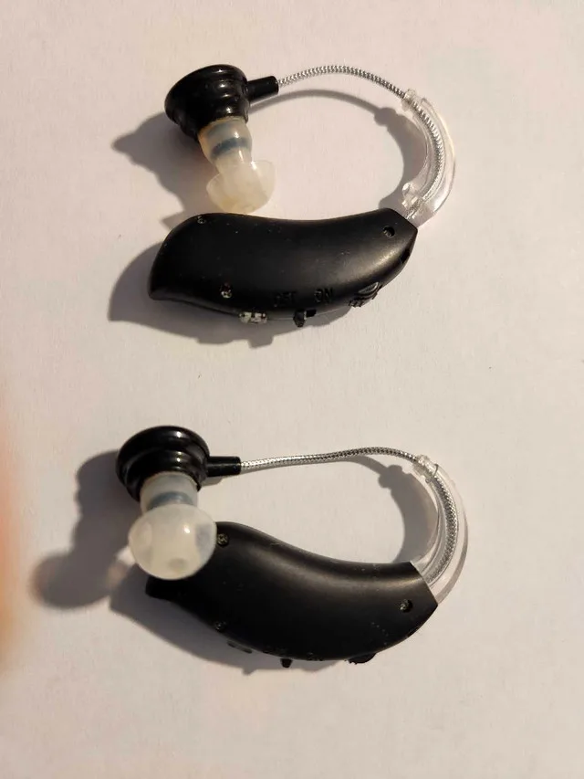 Hearing aid with Noise cancelation and volume control