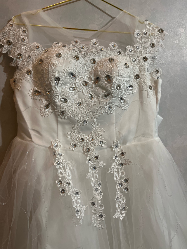 Wedding Dress-Size M/L - photo 3