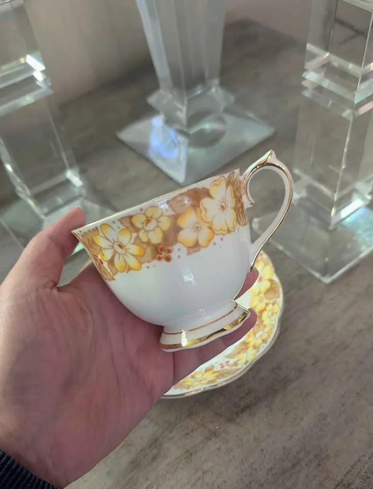 🍋 Vintage Royal Albert “Dorothy” Teacup & Saucer Set image indicator(2)