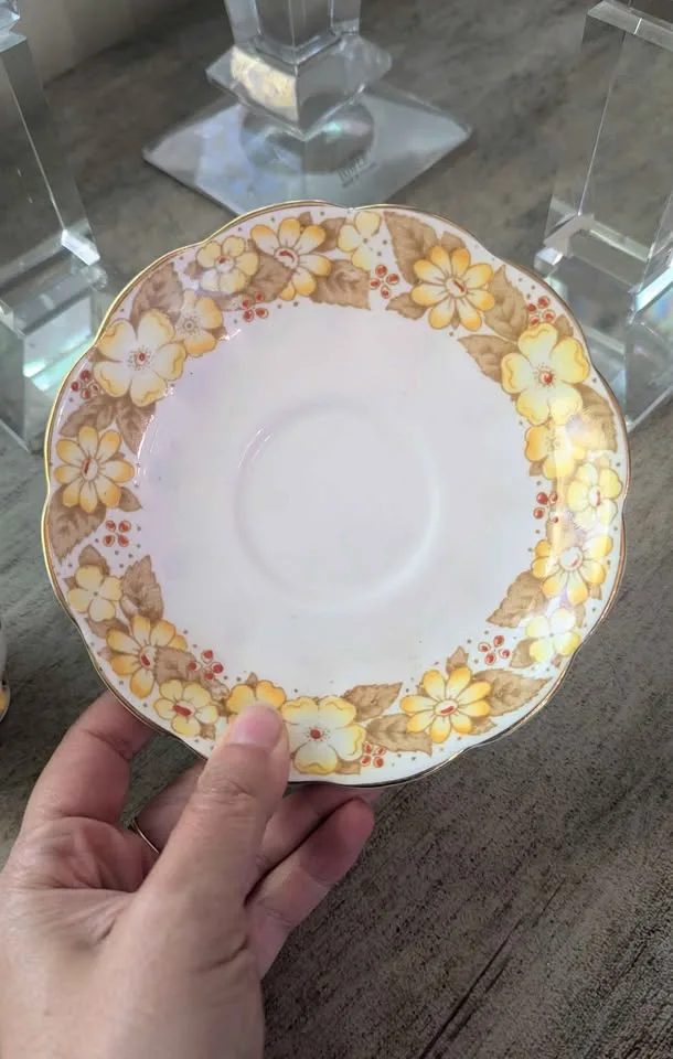 🍋 Vintage Royal Albert “Dorothy” Teacup & Saucer Set image indicator(4)