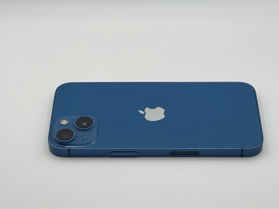 iPhone 13 128gb blue color-unlocked - photo 4