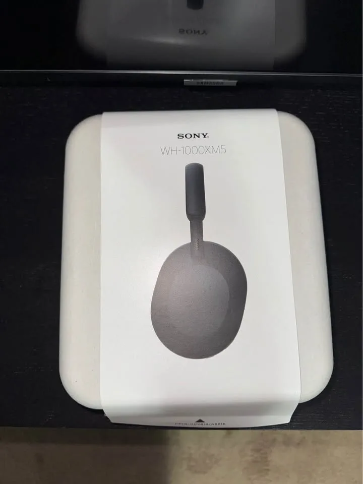 SONY WH-1000XM5 NOISE-CANCELLING HEADPHONES image indicator(6)