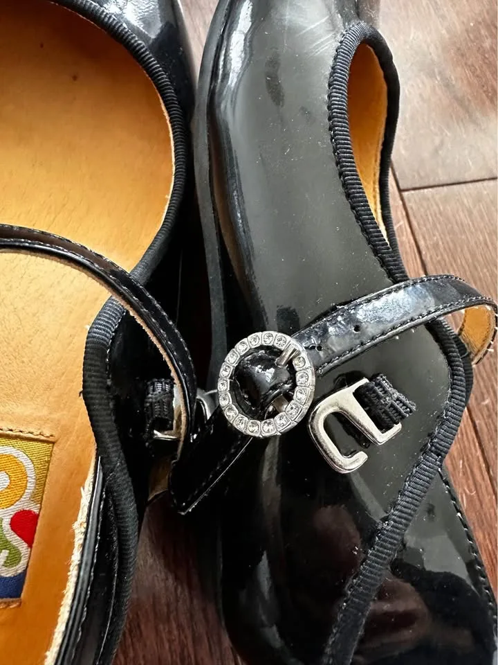 Girl’s black dress shoes image indicator(2)