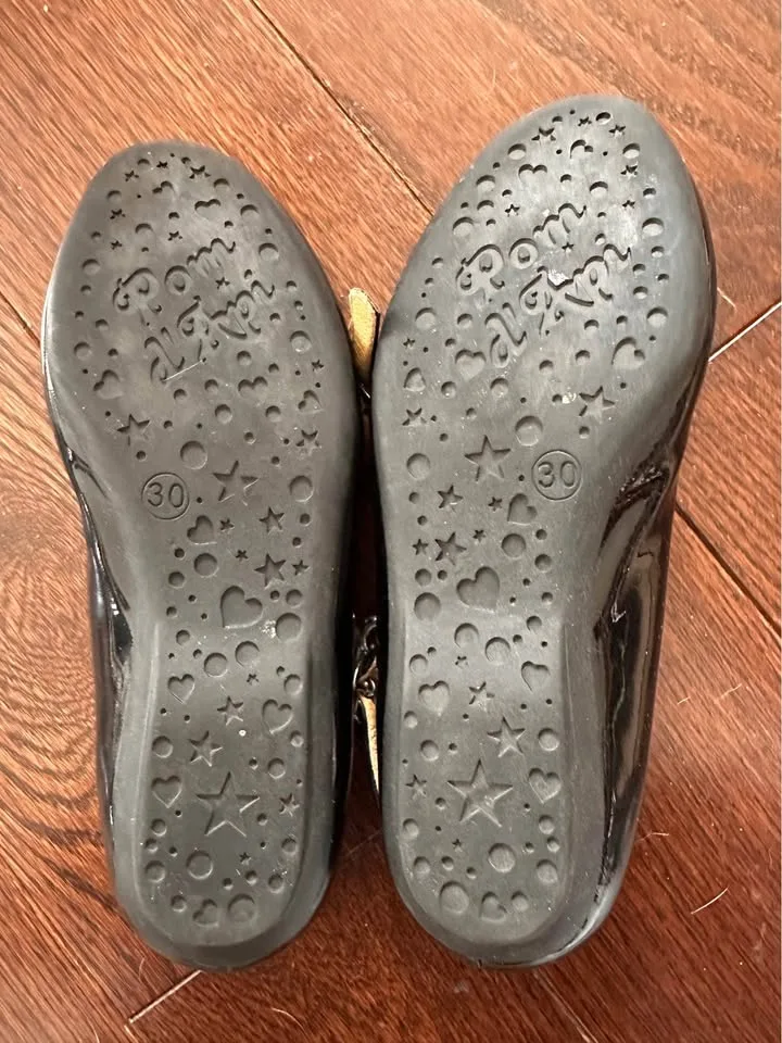 Girl’s black dress shoes image indicator(3)