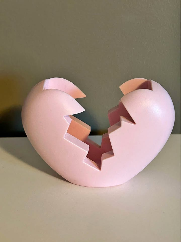 Ariana G heart perfume holder