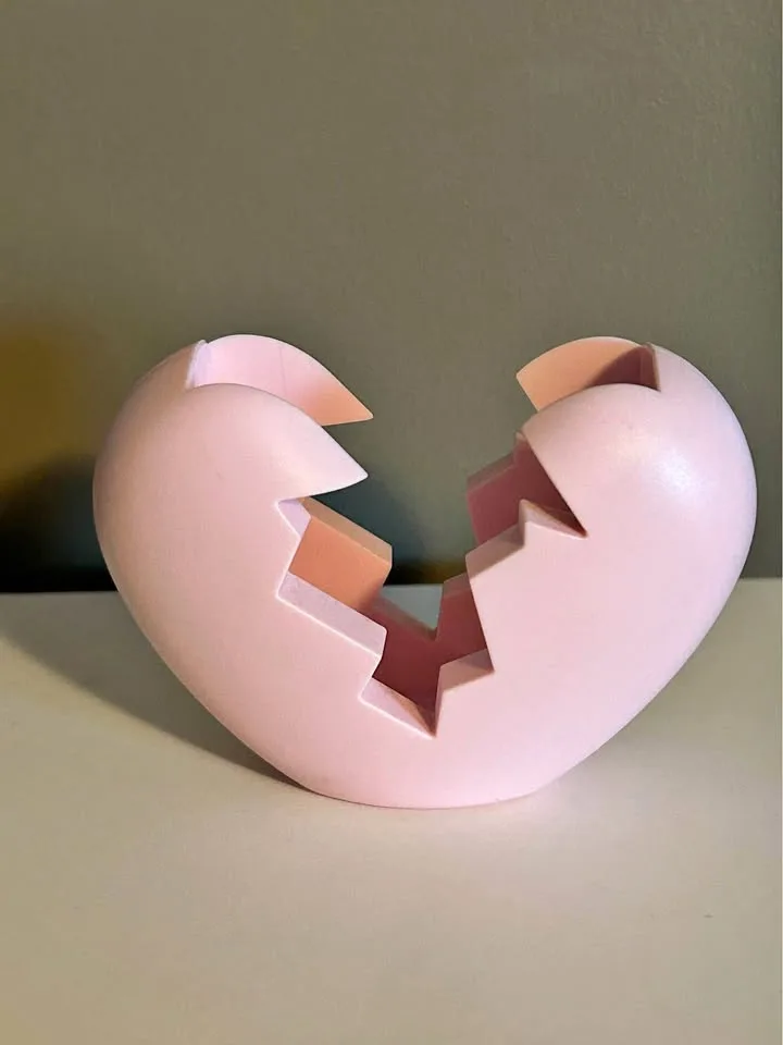 Ariana G heart perfume holder thumbnail