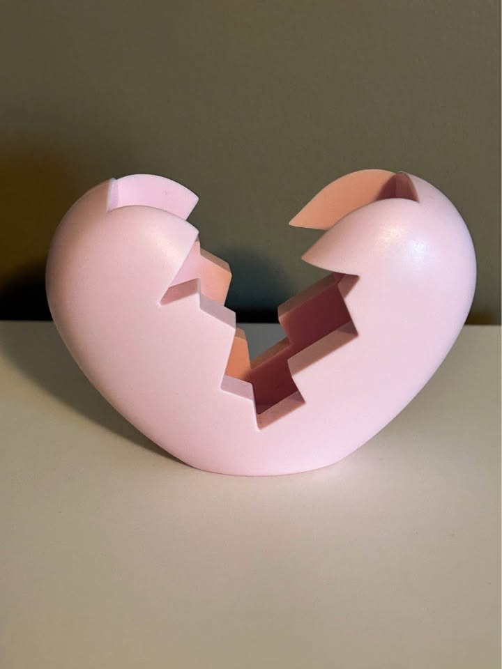 Ariana G heart perfume holder - photo 2