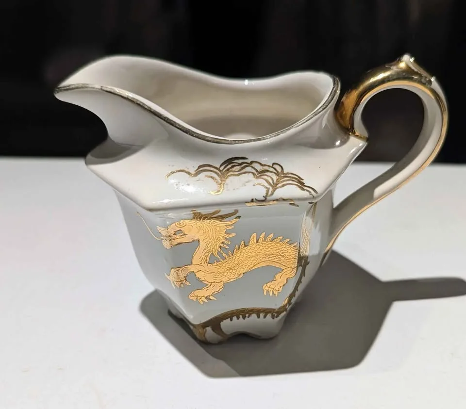 🐉 Sadler England Gold Dragon Creamer - 1950s image indicator(2)