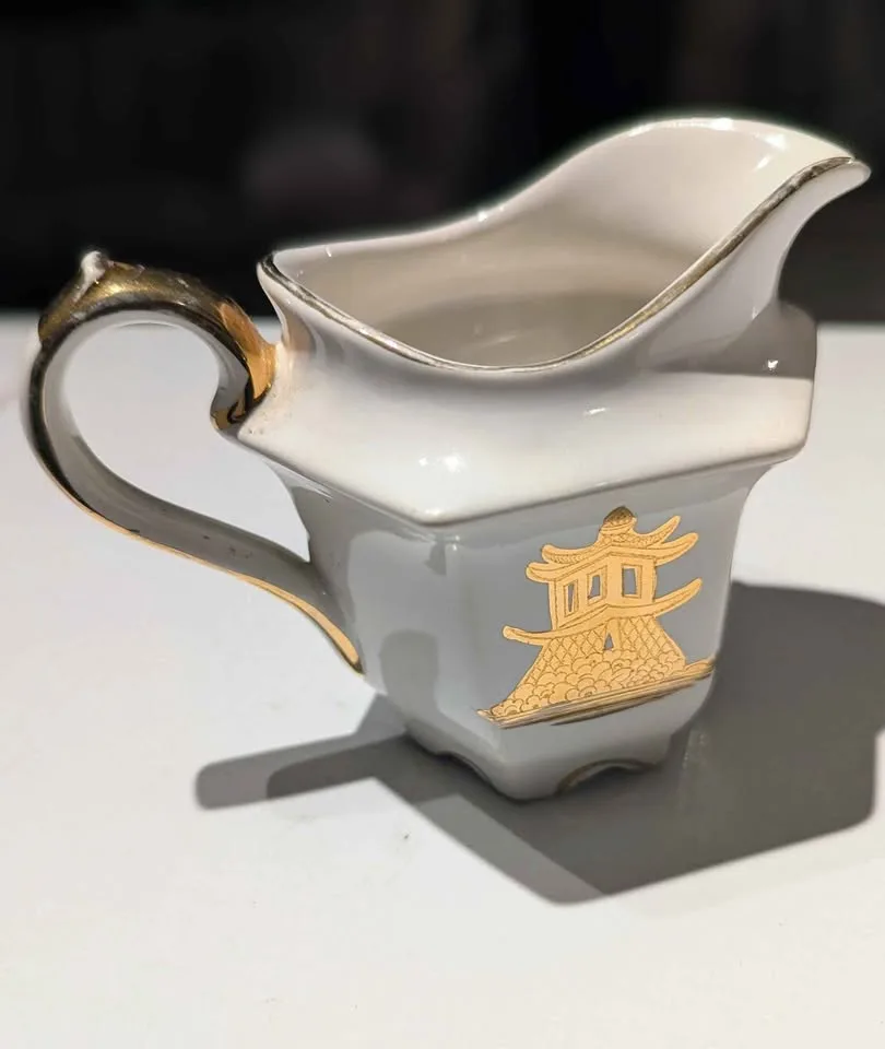 🐉 Sadler England Gold Dragon Creamer - 1950s image indicator(3)