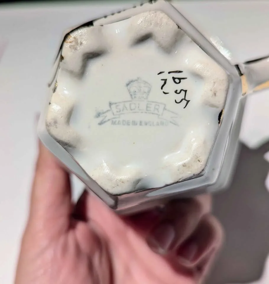 🐉 Sadler England Gold Dragon Creamer - 1950s image indicator(4)