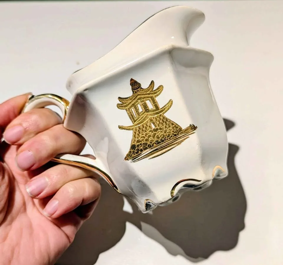 🐉 Sadler England Gold Dragon Creamer - 1950s image indicator(6)