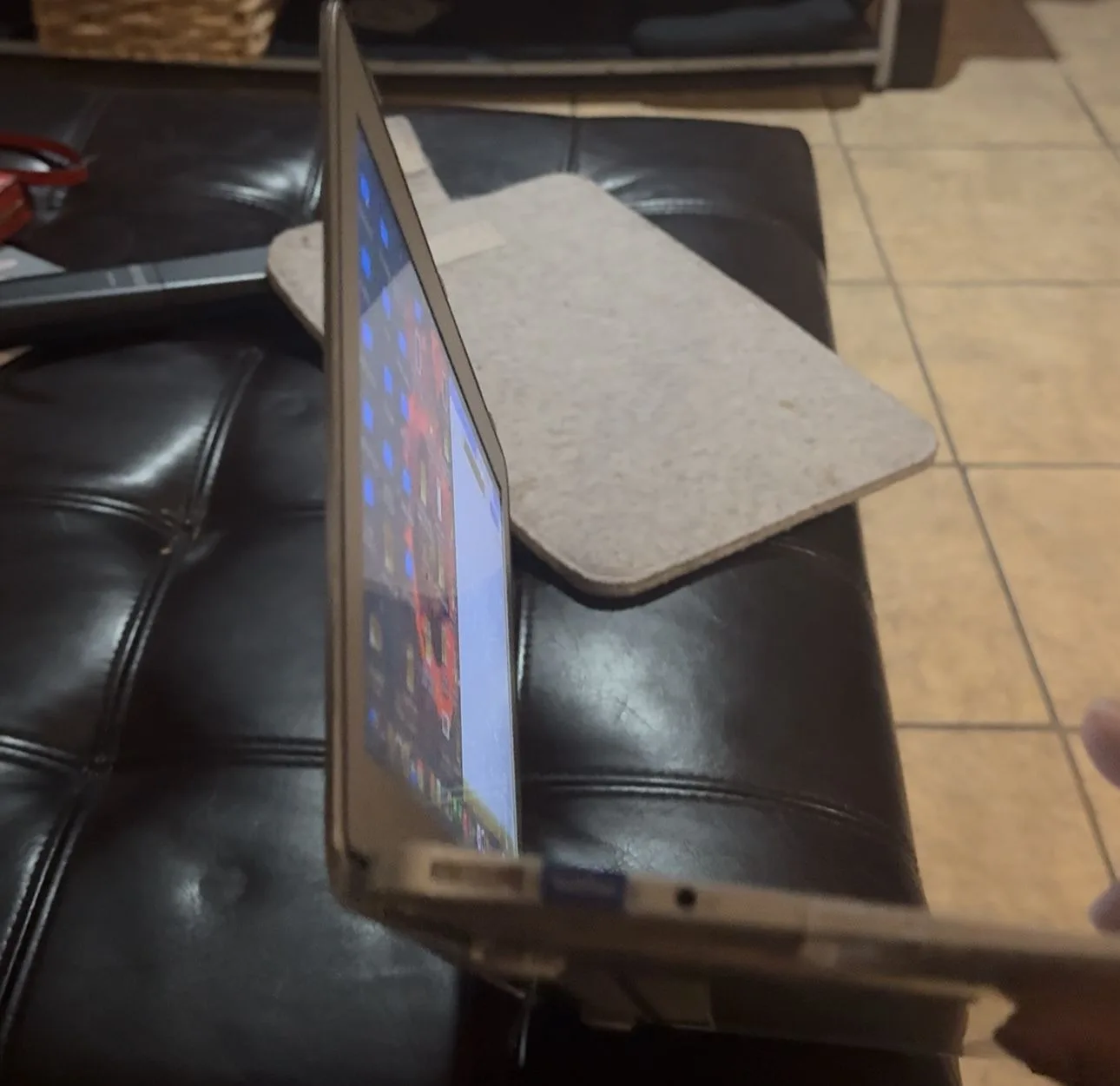 Macbook air 2015 11” Inches image indicator(5)