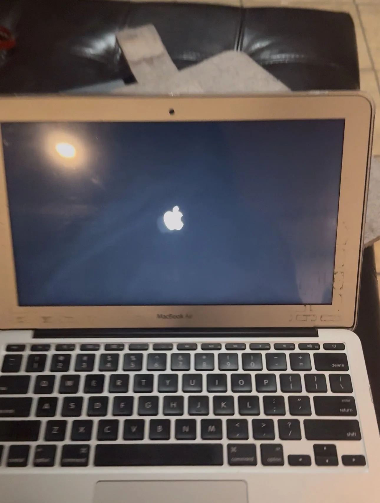 Macbook air 2015 11” Inches image indicator(7)