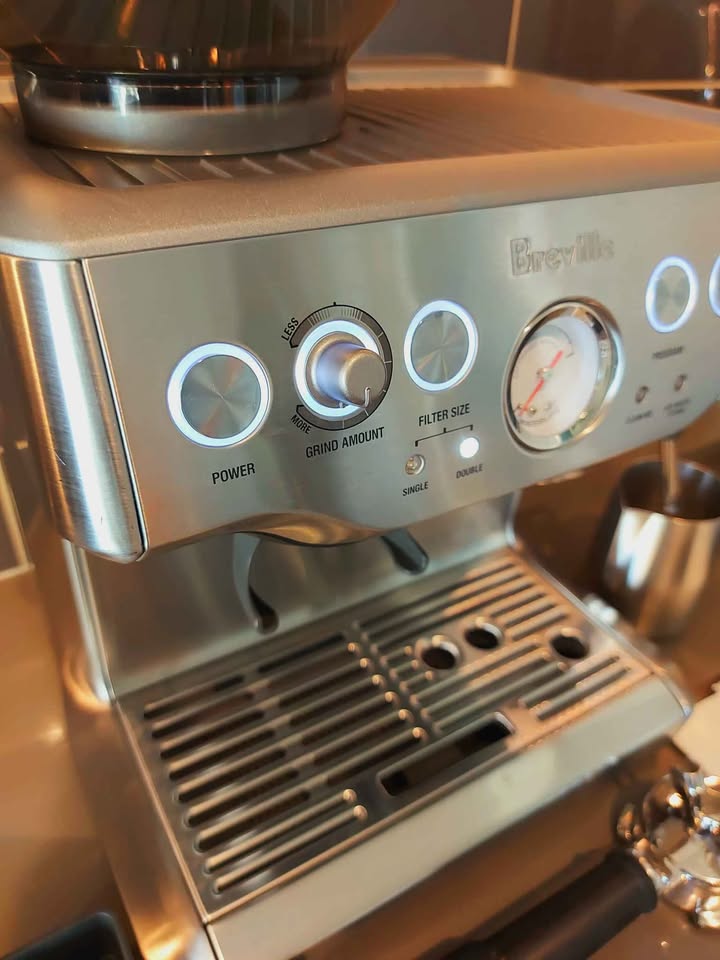 Breville Barista Express - Like New! - photo 3