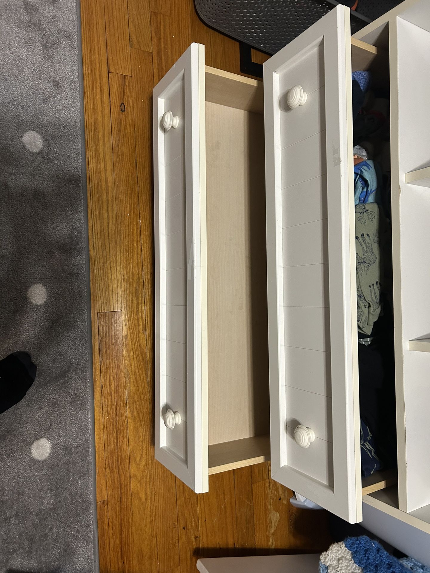 Free White Changing Table - photo 3