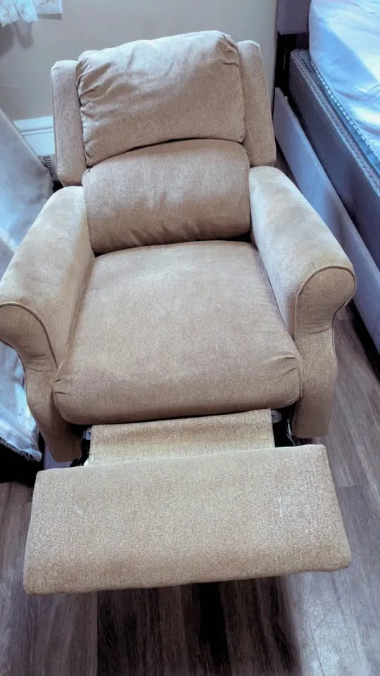 Comfortable Recliner Chair-Everything Works Perfectly! image indicator(2)