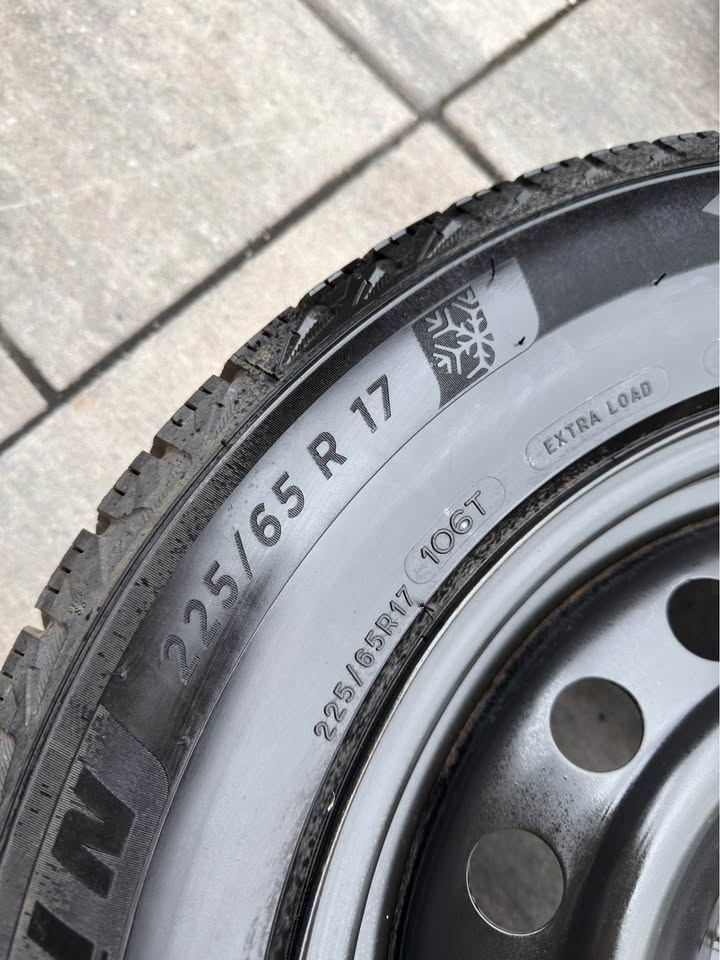 225/65/17 Michelin X-Ice Tires on Rims - Honda Pilot - photo 2