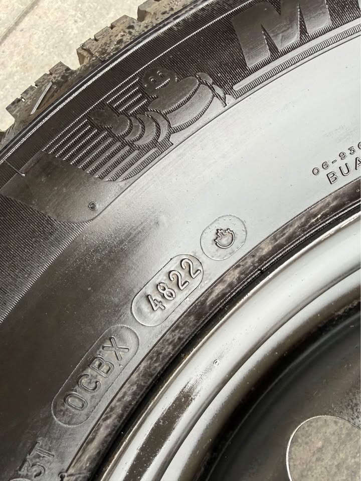 225/65/17 Michelin X-Ice Tires on Rims - Honda Pilot - photo 3