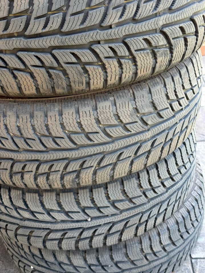 225/60/17 BFGOODRICH WINTER TIRES!! CHEAP! - photo 3