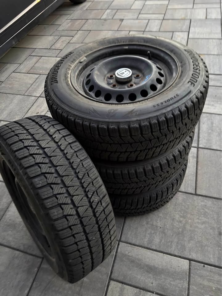 205/65/15 BRIDGESTONE BLIZZAK!! WINTER 5x114.3mm