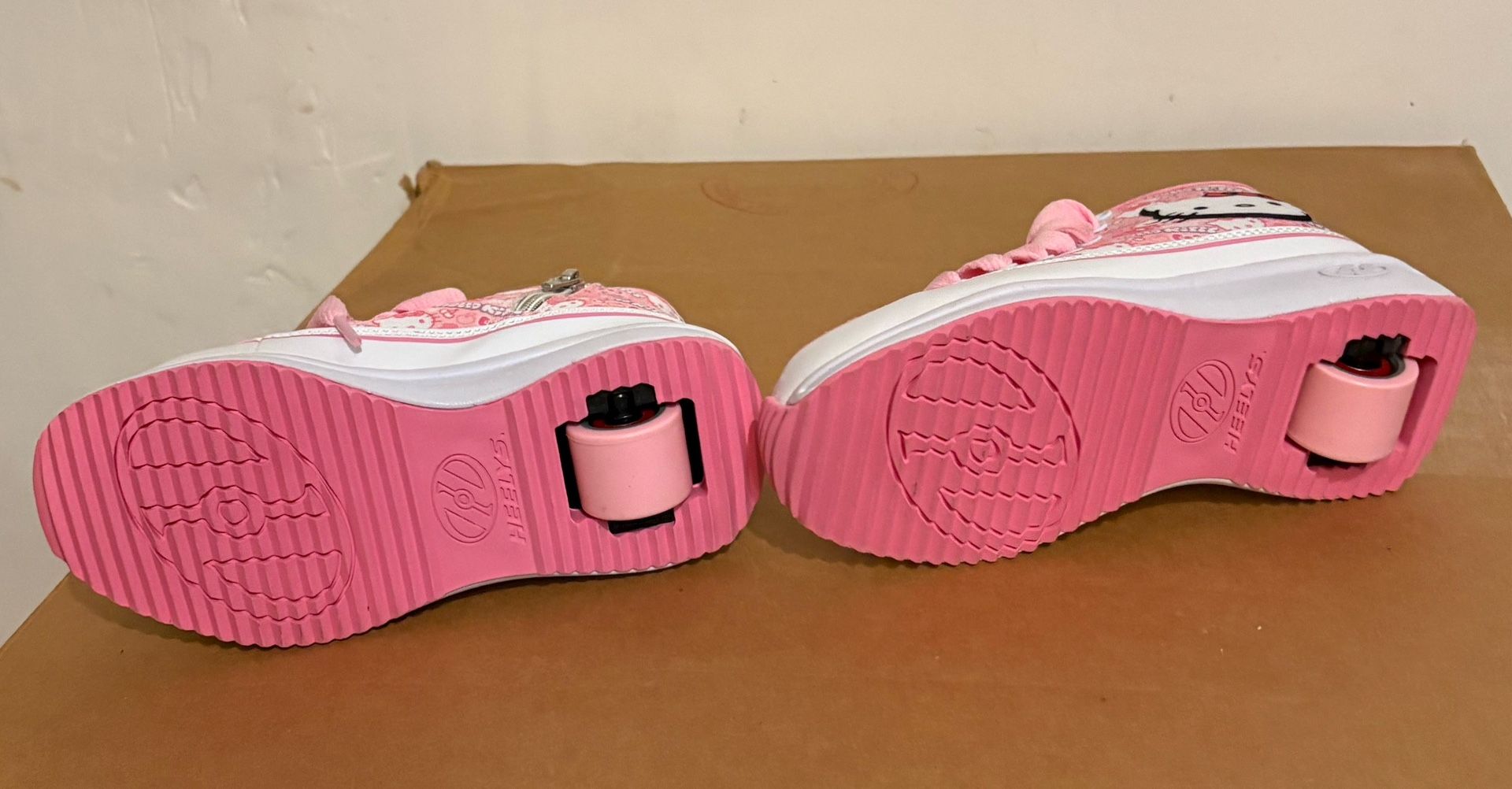 Heelys - Girls Little-Big Kid Hello kitty Sneaker - photo 3