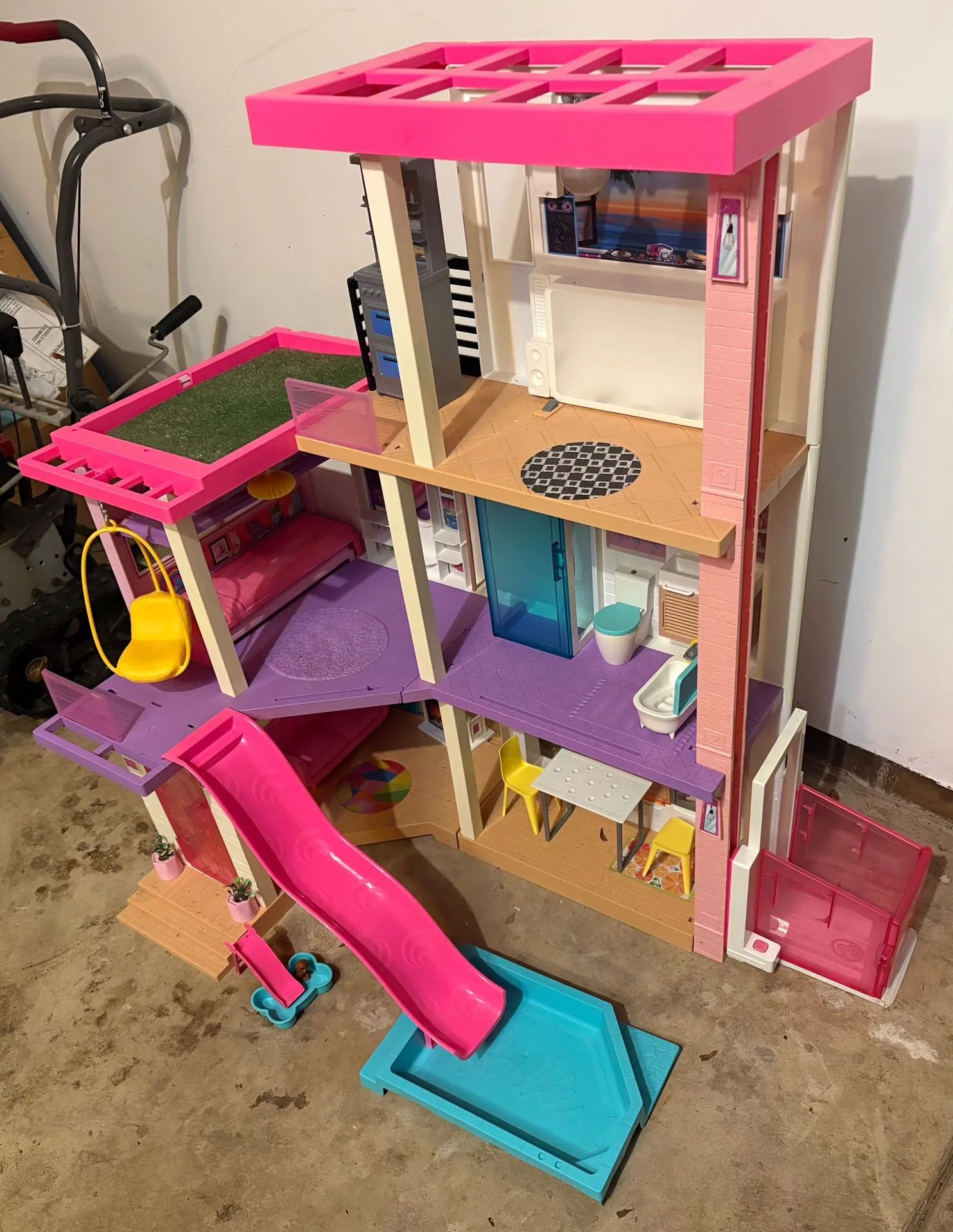 Barbie DreamHouse Playset image indicator(3)