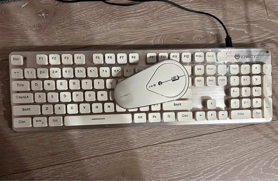 Langtu Bluetooth Keyboard & Mouse Set thumbnail