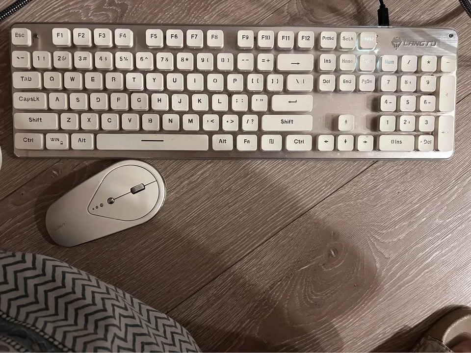 Langtu Bluetooth Keyboard & Mouse Set image indicator(2)