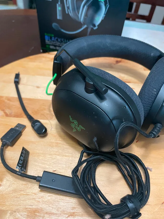 Razer Blackshark V2 Gaming Headset image indicator(3)