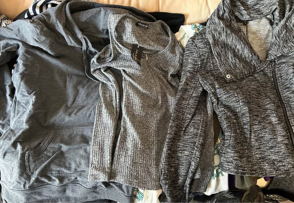 Bag of small fall/winter clothes - photo 4