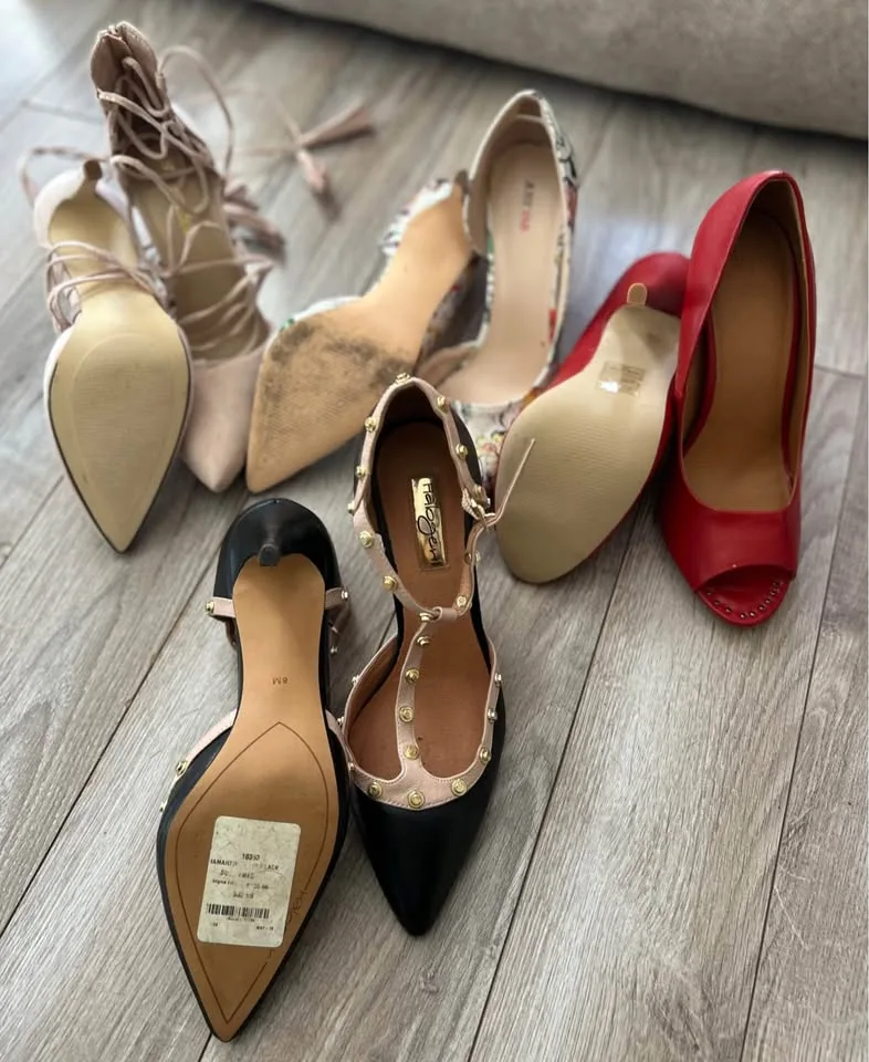 4 Pairs of Gently used pumps in size 8 image indicator(2)