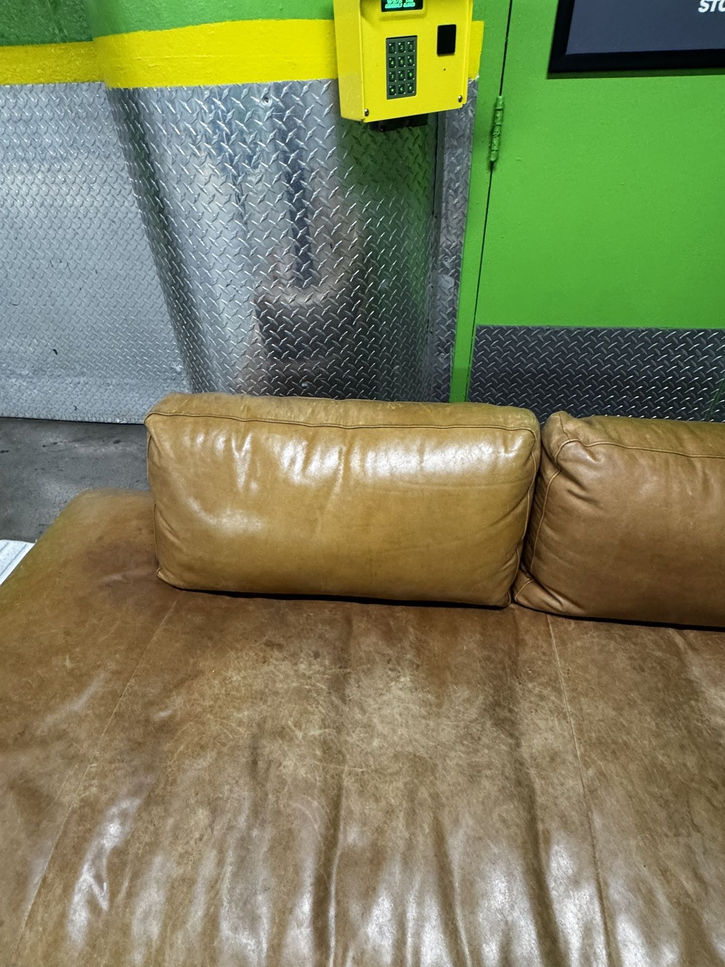 West Elm Haven 2 Piece Bumper leather - FREE DELIVERY - photo 5