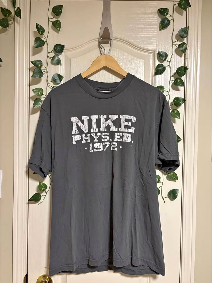 Y2K nike phys ed tee shirt