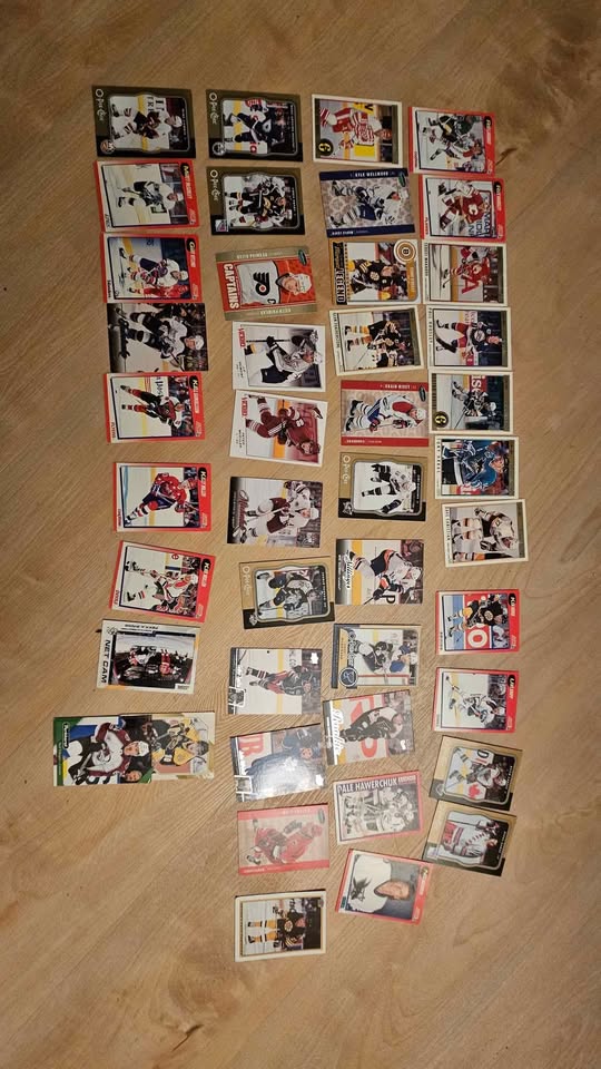 Assorted NHL Hockey Cards -MUST GO - photo 2