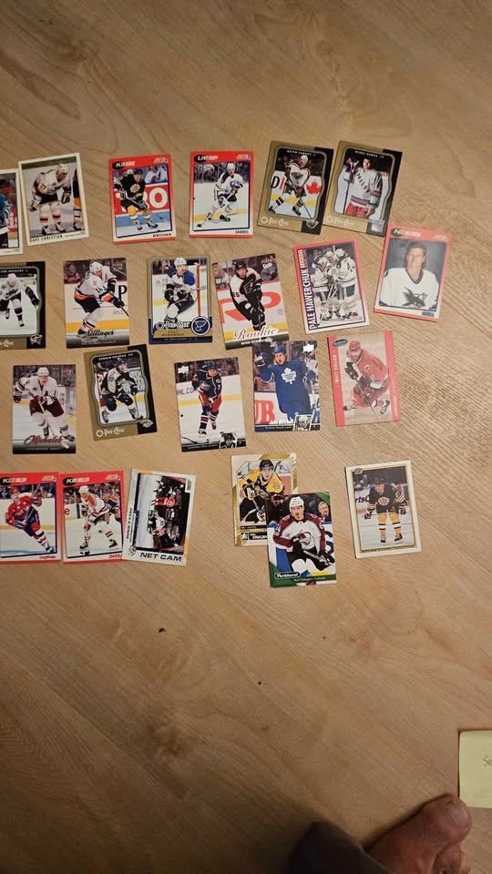 Assorted NHL Hockey Cards -MUST GO - photo 4