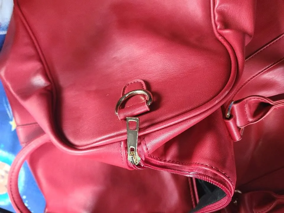 2 ladie's purse handbags - New/like new image indicator(10)