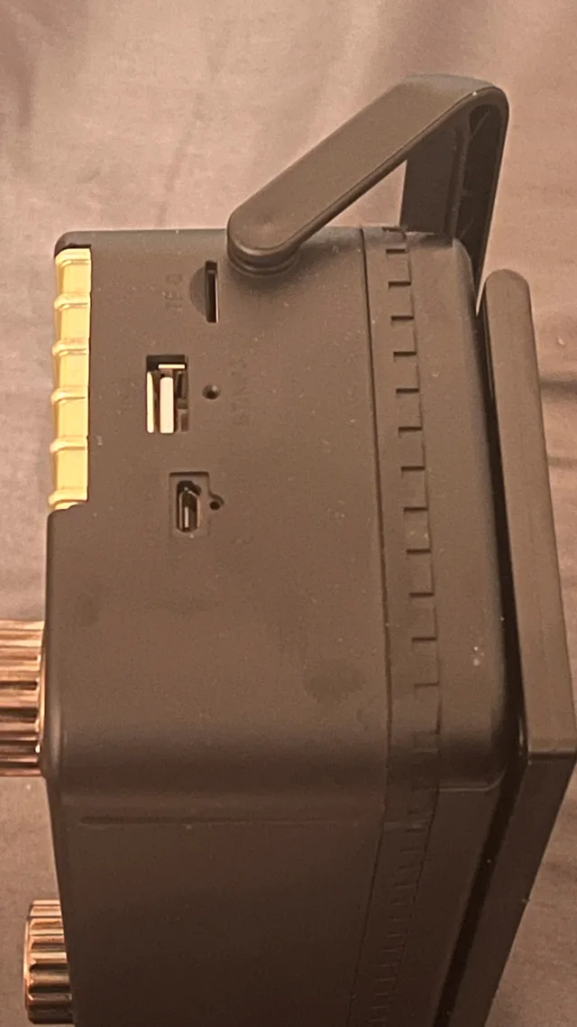 XHDATA D-902 portable Radio image indicator(5)