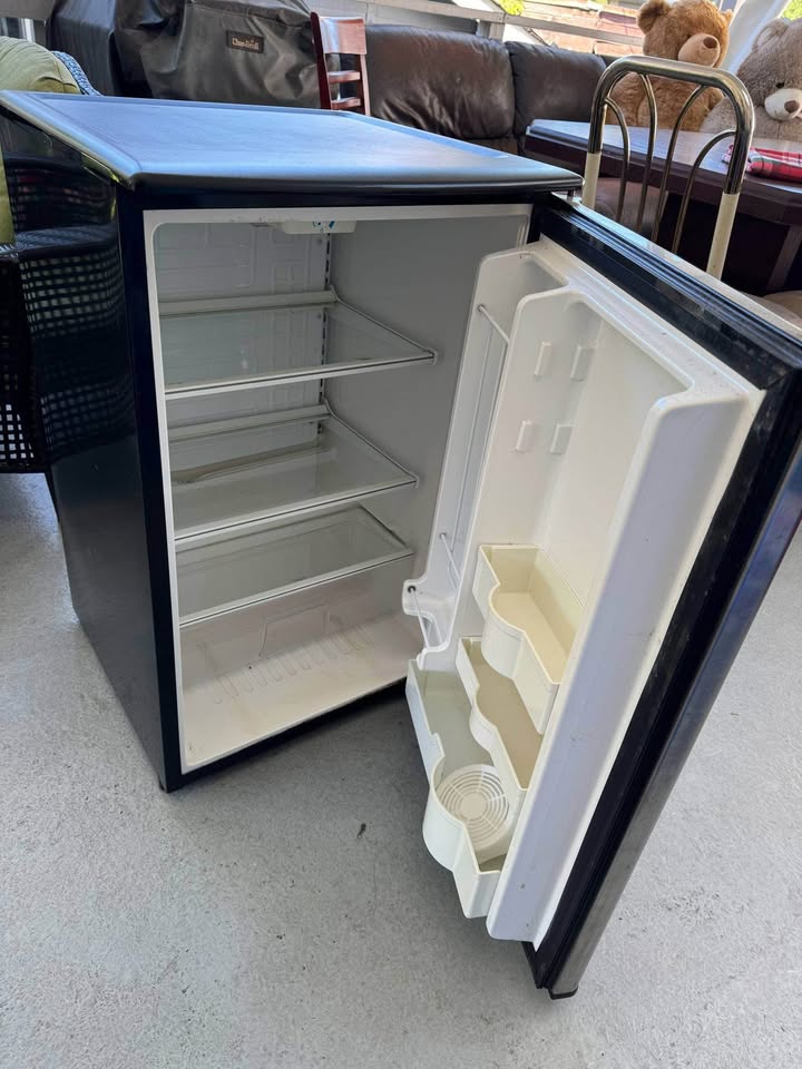 Danby Refrigerator - photo 2