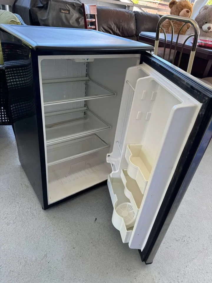 Danby Refrigerator image indicator(2)