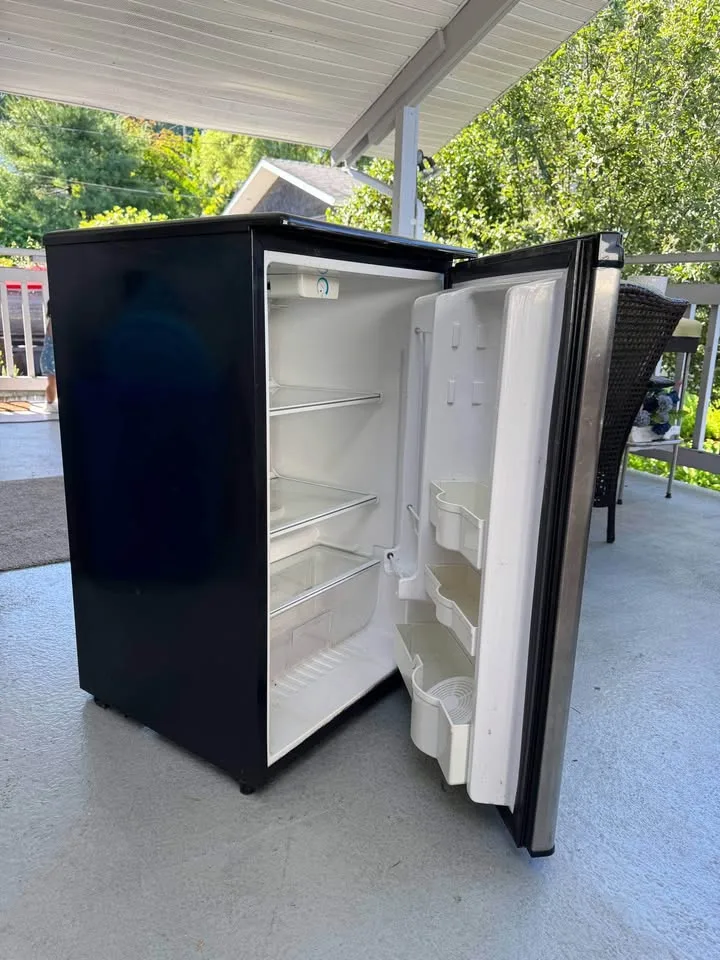 Danby Refrigerator image indicator(6)