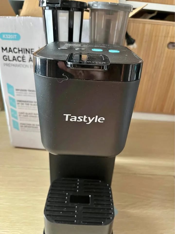 Single serve coffee maker, iced, hot, bolder coffee, iced tea thumbnail