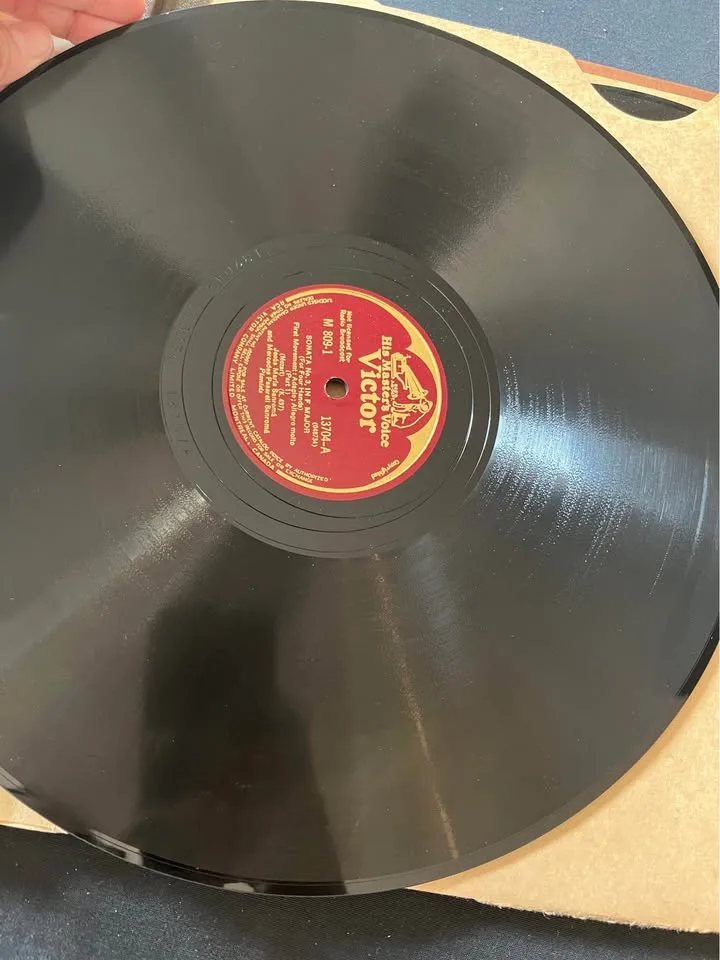 Mozart vinyl, sonata number 3, collectors item image indicator(3)