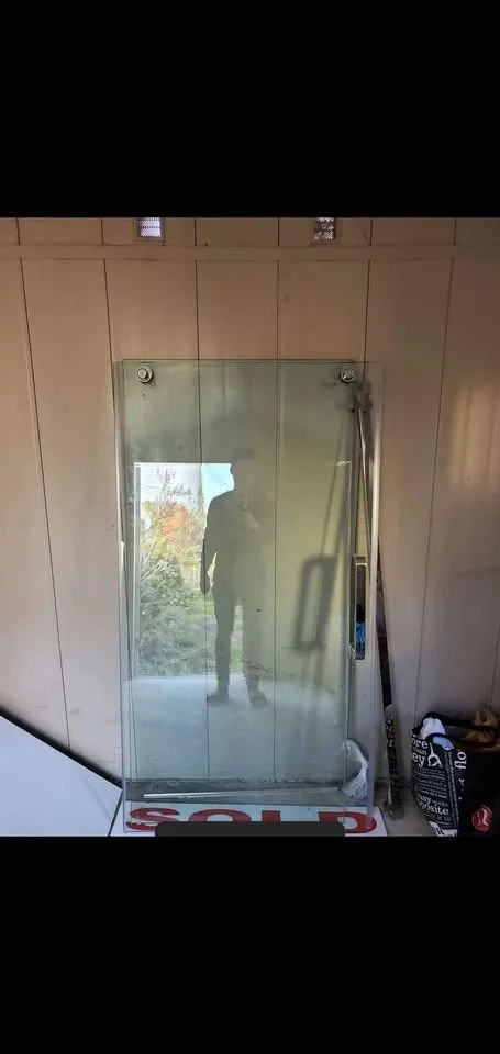 Glass shower enclosure image indicator(2)