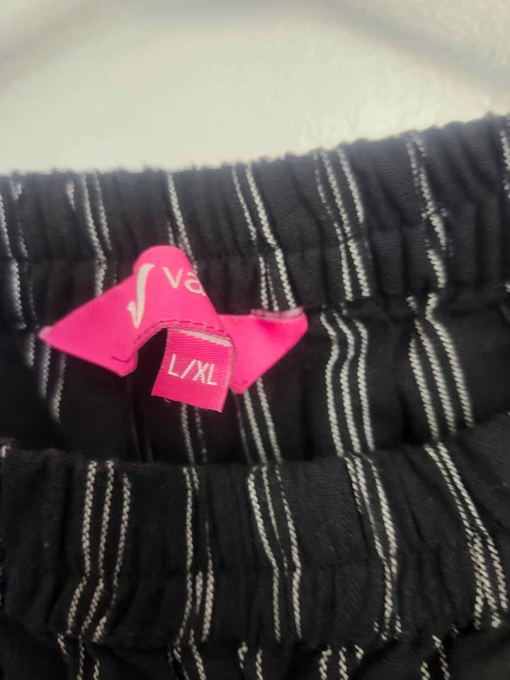 Kurti & Pants Set – Black with White Embroidery ✨🖤🤍 - photo 3