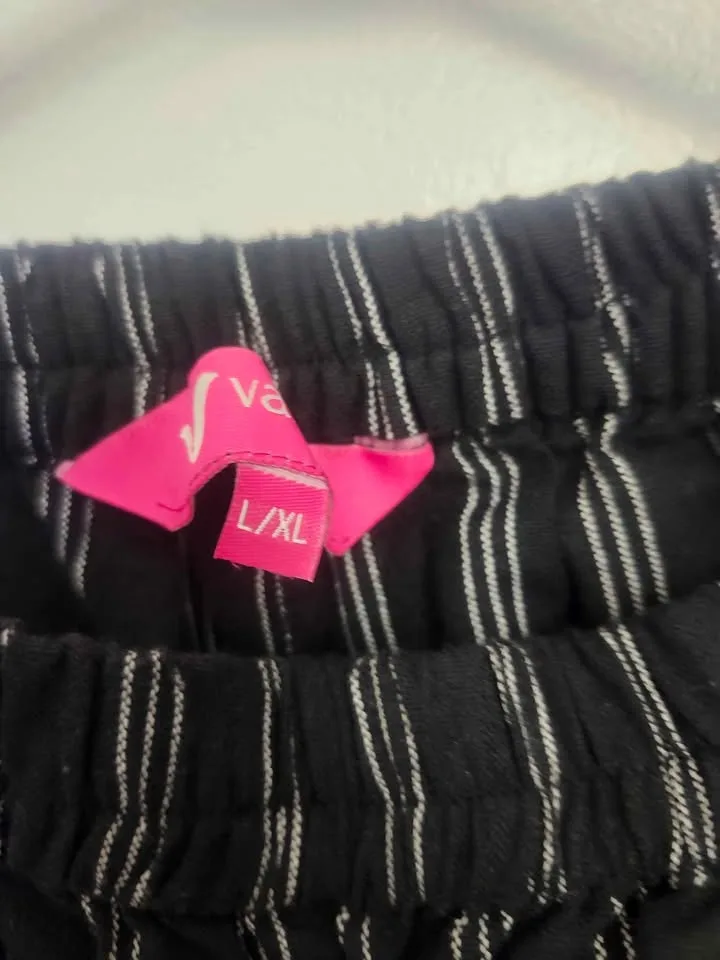 Kurti & Pants Set – Black with White Embroidery ✨🖤🤍 image indicator(3)