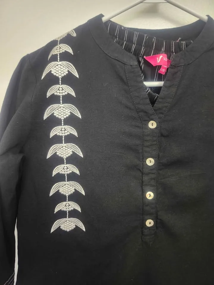 Kurti & Pants Set – Black with White Embroidery ✨🖤🤍 image indicator(4)