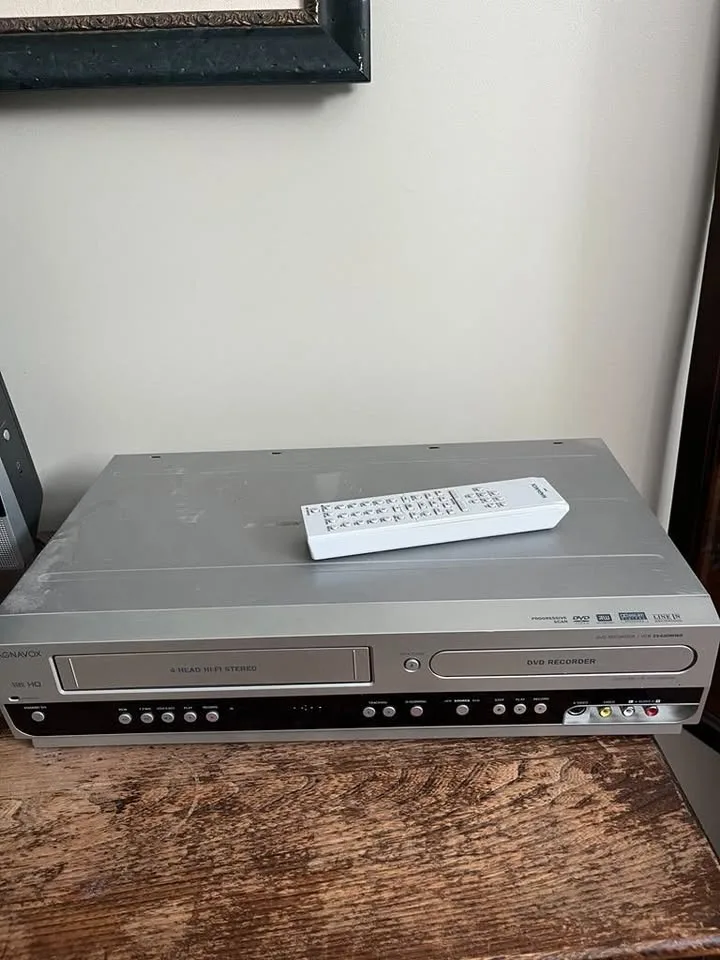 Old school mini flat screen and dvd player combo image indicator(2)