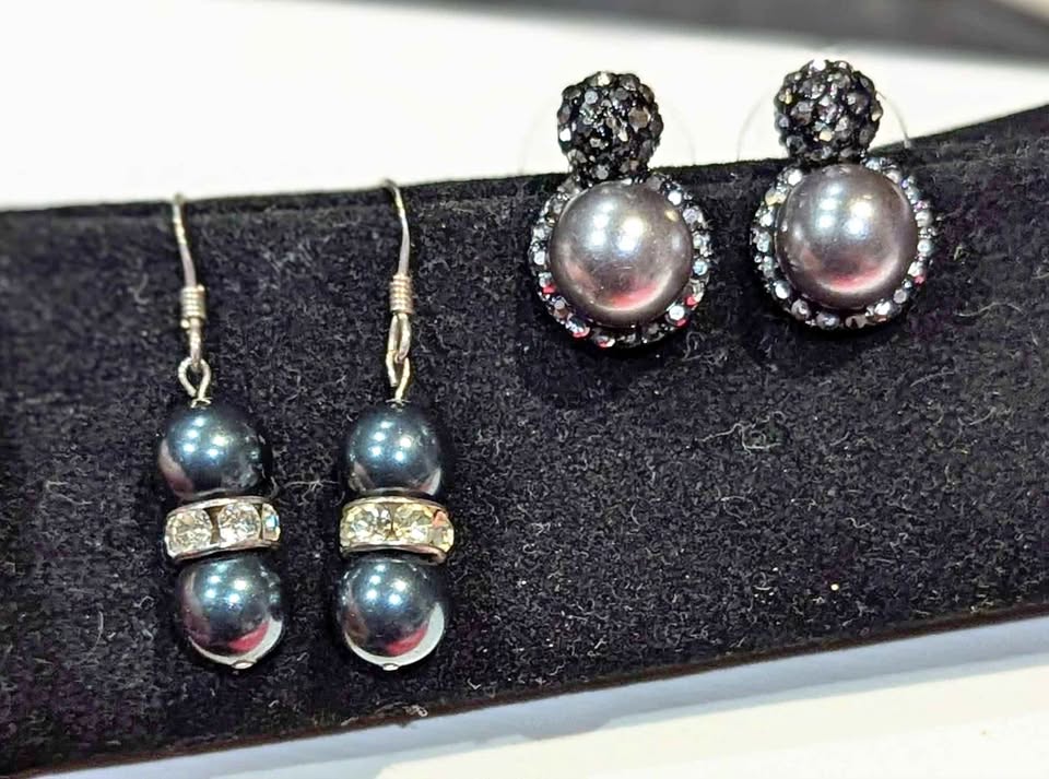 2-Pair Vintage Earrings: 925 Black Pearl & Crystal